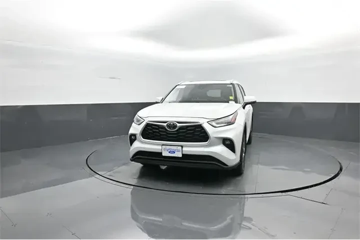 $39921 : Toyota Highlander 2023 AWD L image 3