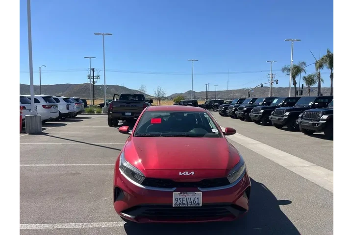 $16805 : Kia Forte 2023 LX 4dr Sedan image 3