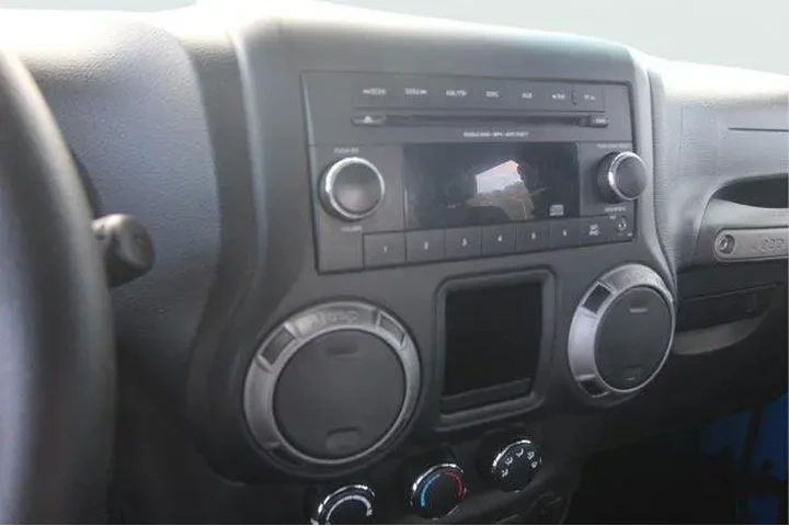 $8995 : Jeep Wrangler 2012 4x4 Sport image 9