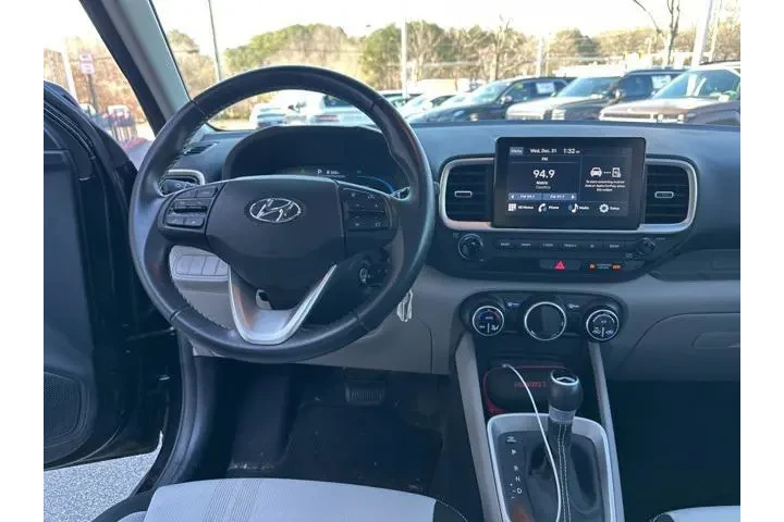 $17178 : Hyundai VENUE 2023 SEL 4dr C image 8