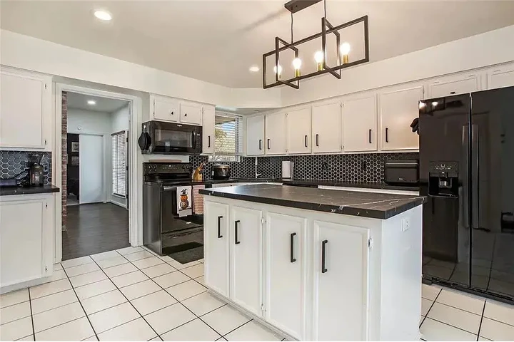 $980 : charm natural light home image 5