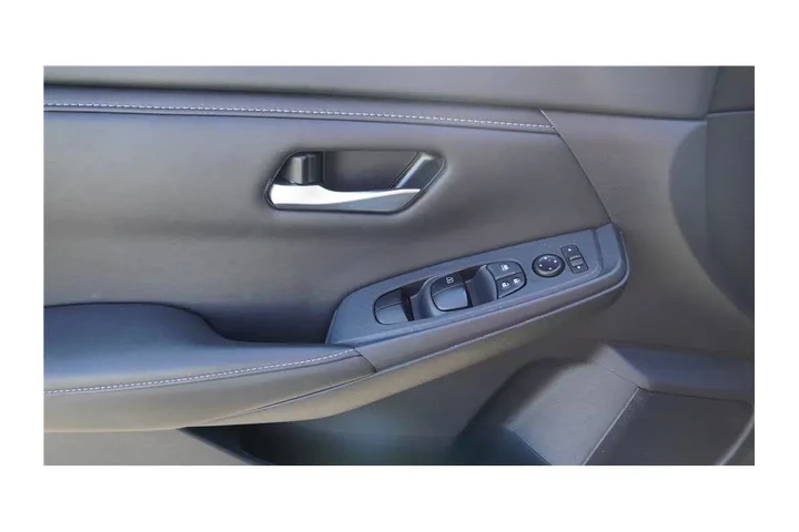 $17984 : 2025 Sentra SV image 10