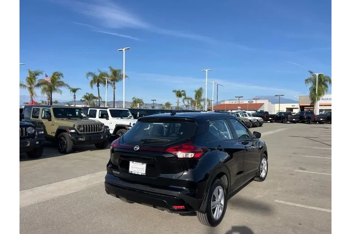 $17055 : Nissan Kicks 2024 S 4dr Cros image 8