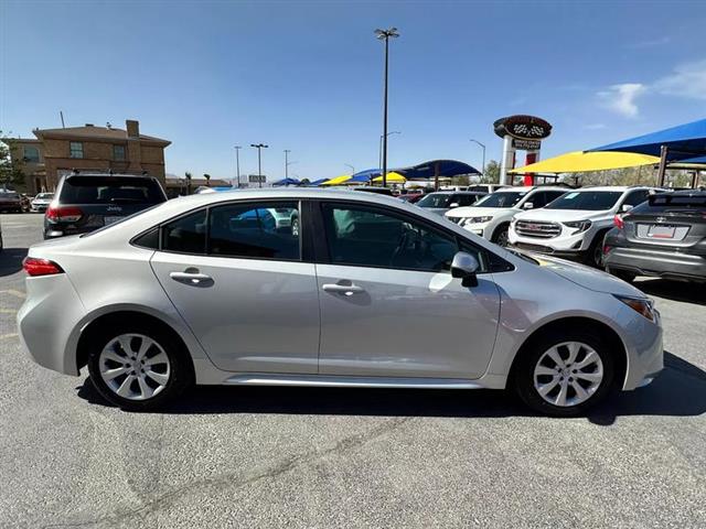 $26995 : Pre-Owned 2022 Corolla LE Sed image 5