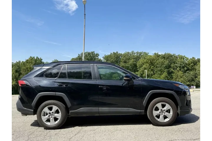 $15999 : 2021 RAV4 XLE image 6