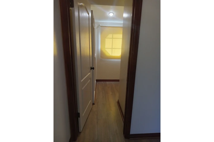 $1100 : Se renta recamara image 7