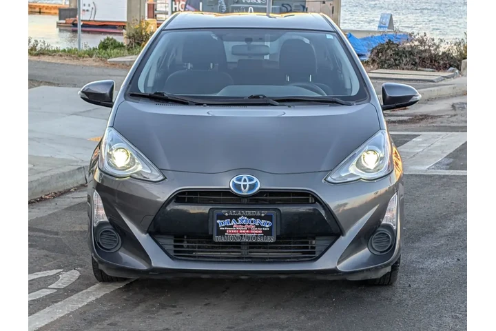 $11988 : 2015 Prius c Two image 3
