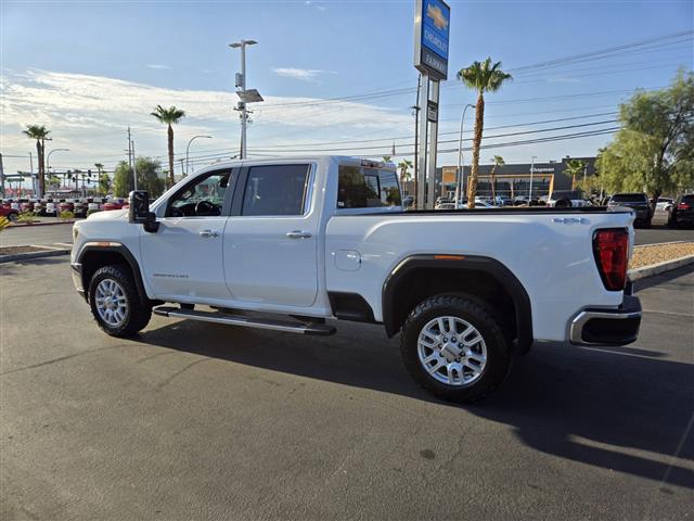 $57895 : Pre-Owned 2022 Sierra 2500HD image 4