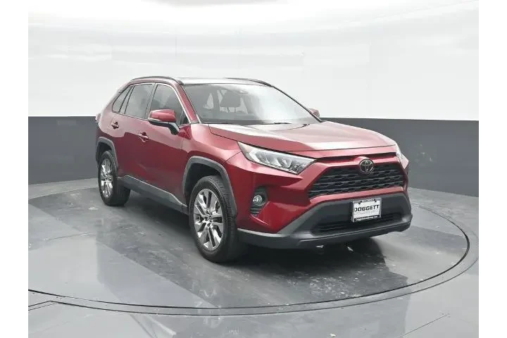 $22452 : Toyota RAV4 2021 XLE Premium image 8