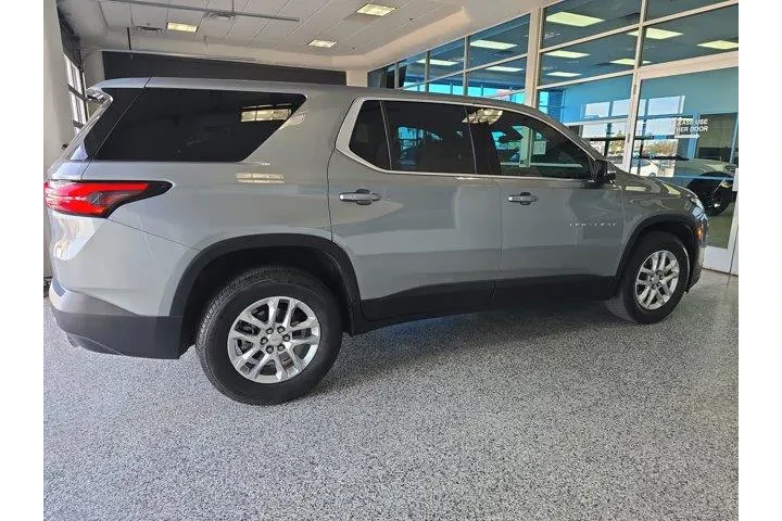 $27599 : Chevrolet Traverse 2023 LS 4 image 4