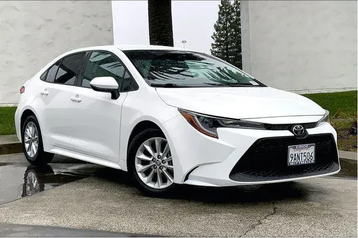 $22985 : Toyota Corolla 2022 LE 4dr S image 2