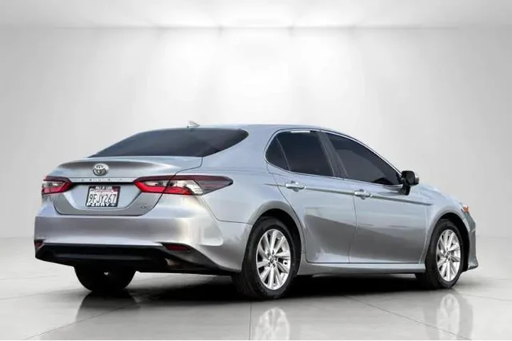 $18995 : Toyota Camry 2023 LE 4dr Sed image 3