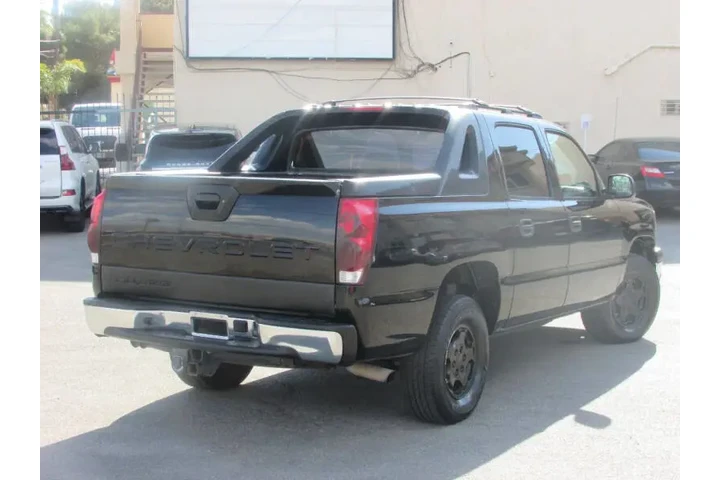 $7995 : 2005 Avalanche 1500 LT image 7