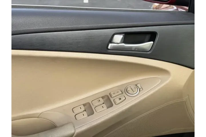 $8499 : Hyundai SONATA 2011 GLS 4dr image 9