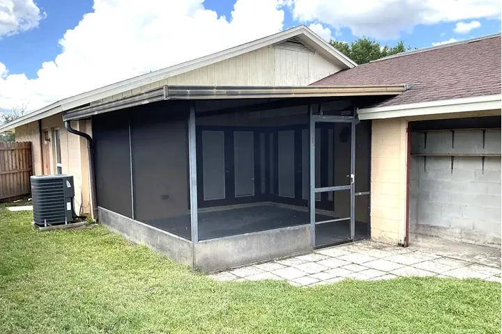 $2345 : GOOD USE SINGLE HOME image 2