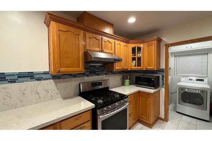 $1575 : Norwalk - Listo image 3