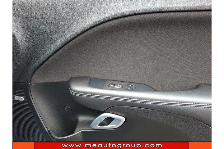 $24650 : Dodge Challenger 2023 SXT 2d image 10