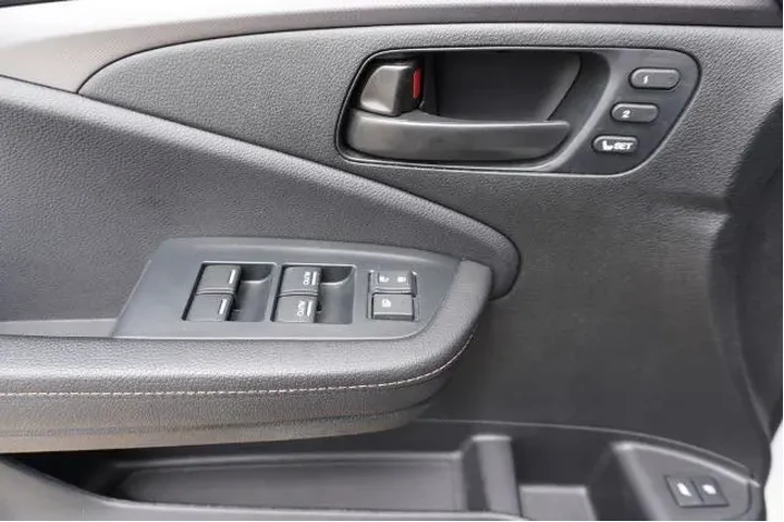 $35225 : Honda Passport 2023 AWD Trai image 9