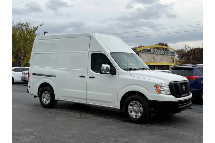 $22995 : 2019 NV 3500 HD SV image 4