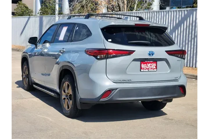 $39860 : Toyota Highlander Hybrid 202 image 5