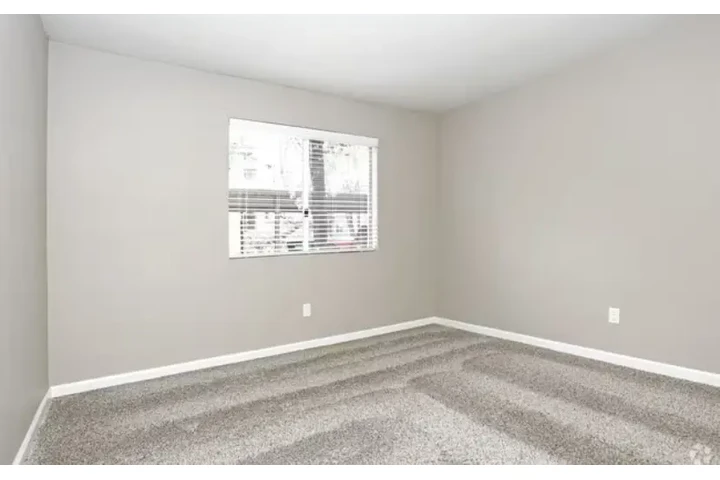 $1450 : 7566 Greenback Ln, Citrus Heig image 2