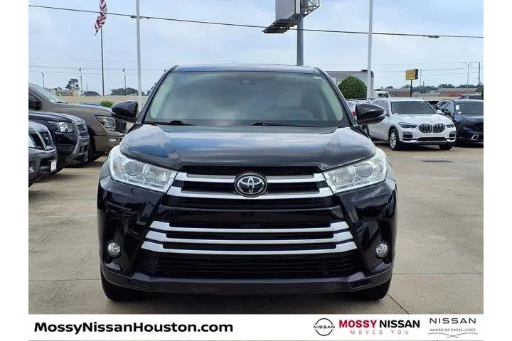 $23195 : Toyota Highlander 2018 LE 4d image 3