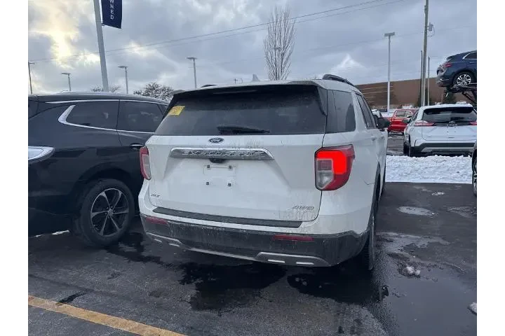 $28137 : Ford Explorer 2022 AWD XLT 4 image 4