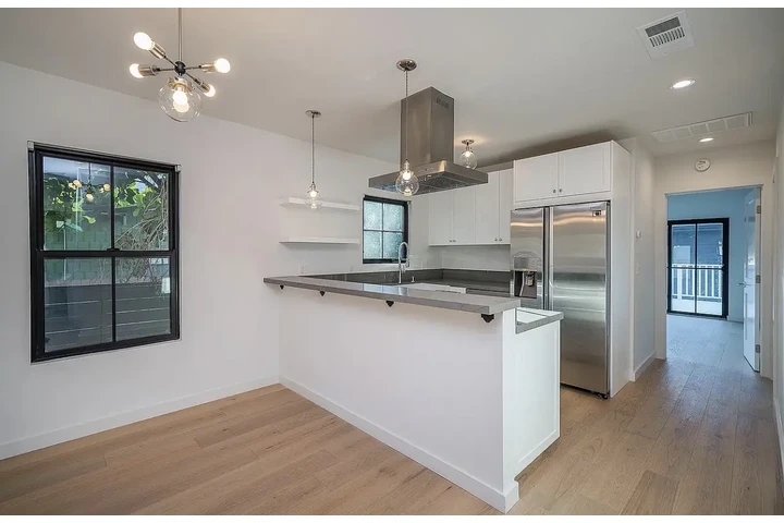 $1050 : beautifully Cute family home image 6