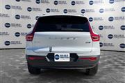 $51345 : PRE-OWNED 2024 VOLVO XC40 B5 thumbnail