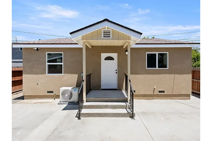 $900 : Newly constructed 2-bedroom image 1