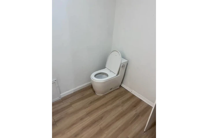 $1050 : Private 1 bedroom 1 bathroom image 1