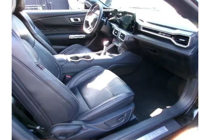 $37695 : Ford Mustang 2025 EcoBoost 2 image 4