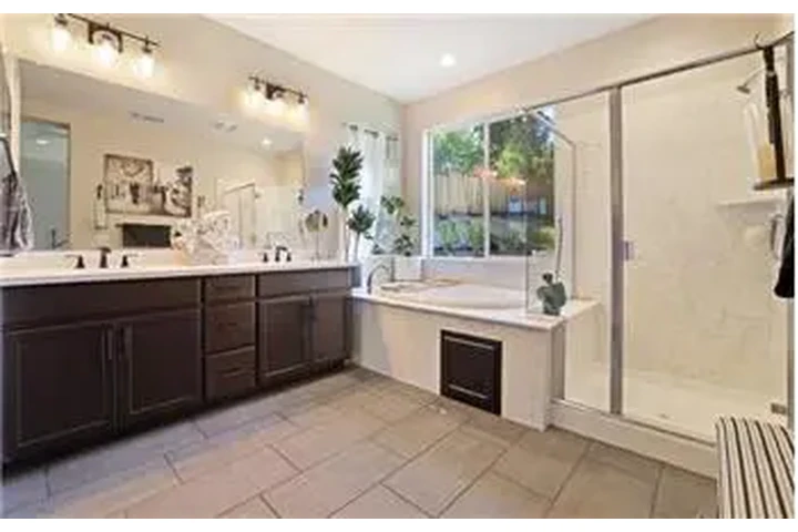 $3600 : Rental property with 4 bedro image 7