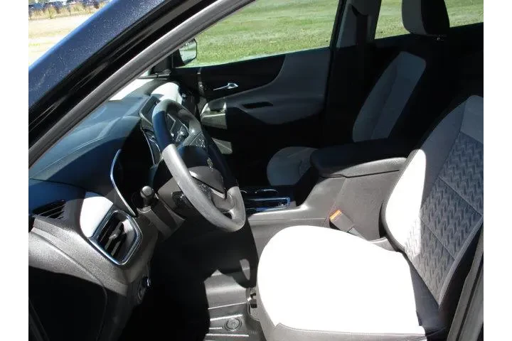 $18695 : Chevrolet Equinox 2023 LS 4d image 9