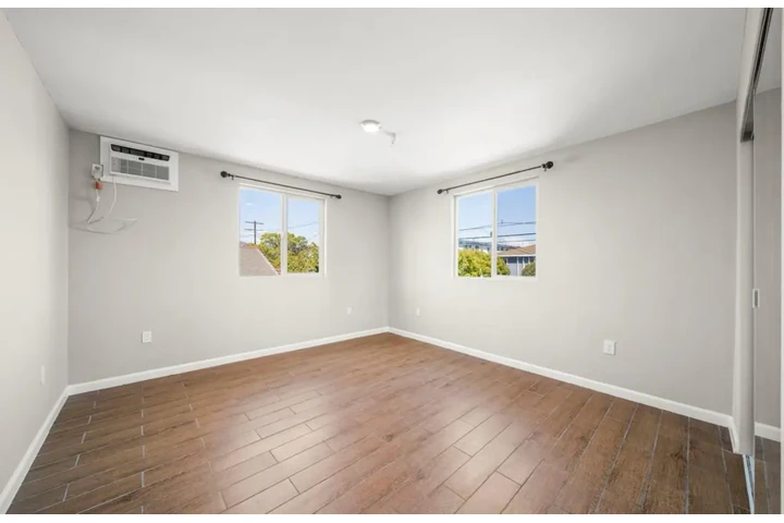 $1950 : 2 Bedroom Apt In Koreatown, LA image 7