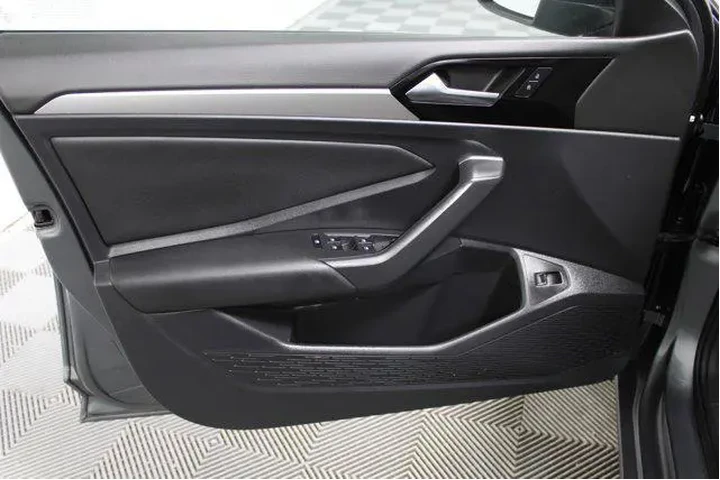 $14991 : Volkswagen Jetta 2019 R-Line image 6