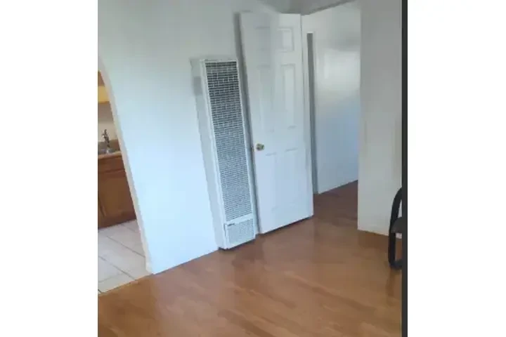 $1500 : HUNTINGTON PARK RENTO CASITA image 5