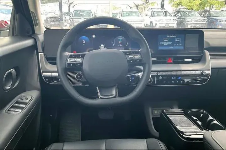 $32550 : Hyundai IONIQ 5 2026 SEL 4dr image 5