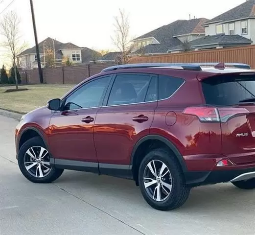 $14500 : 2018 Toyota RAV4 XLE image 3