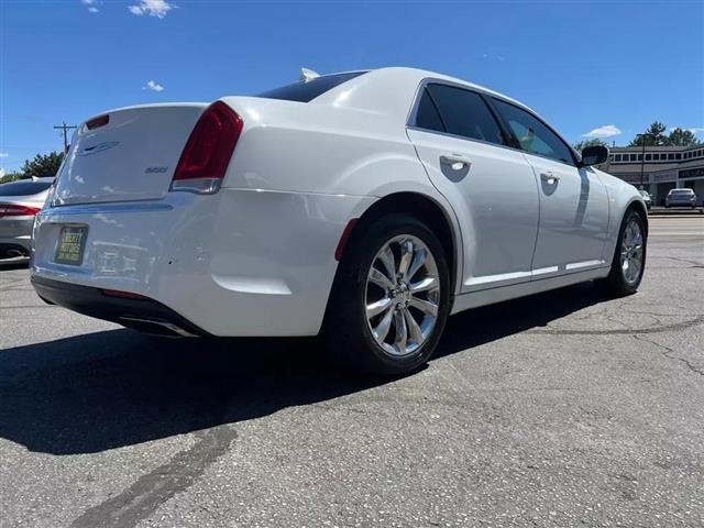 2016 CHRYSLER 300 image 4