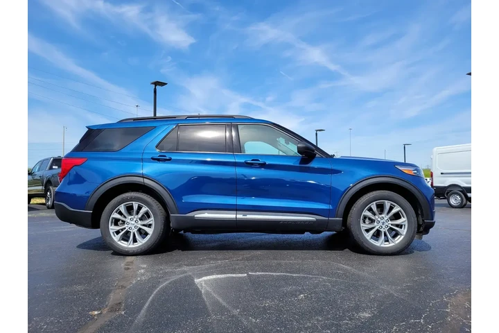 $31399 : Ford Explorer 2022 AWD XLT 4 image 2