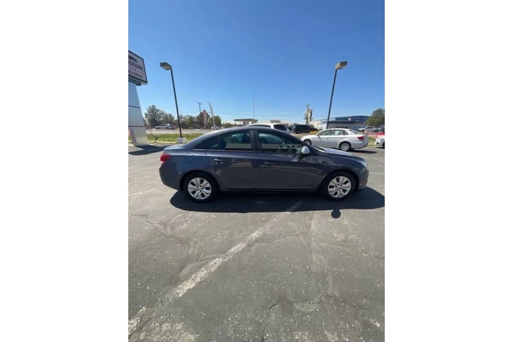 2014 Cruze LS Auto image 5