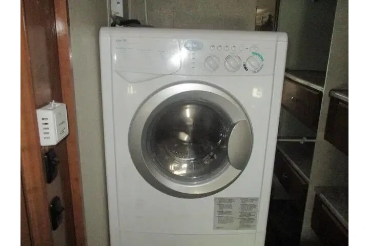 2018 E-450 image 10