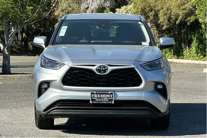 $29998 : Toyota Highlander 2023 L 4dr image 8