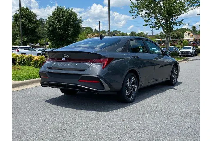 $23700 : Hyundai ELANTRA 2025 SEL Spo image 7