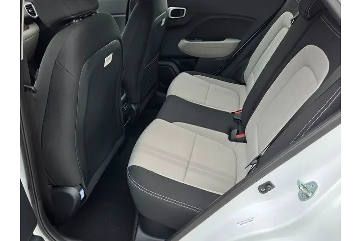 $23414 : Hyundai VENUE 2025 SEL 4dr C image 7