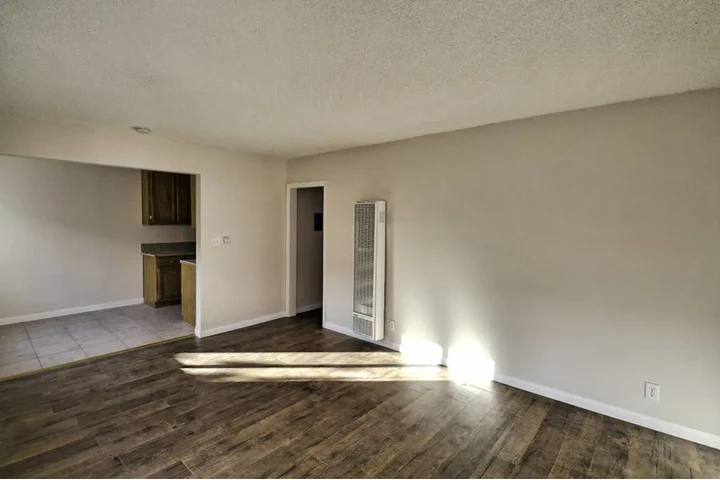 $1795 : 1 Bed 1 Bath Ready to Rent image 1