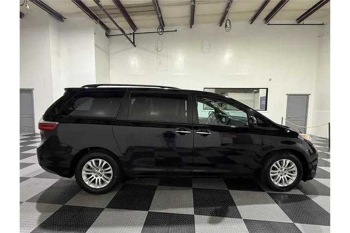 $19549 : Sienna 2017 image 2