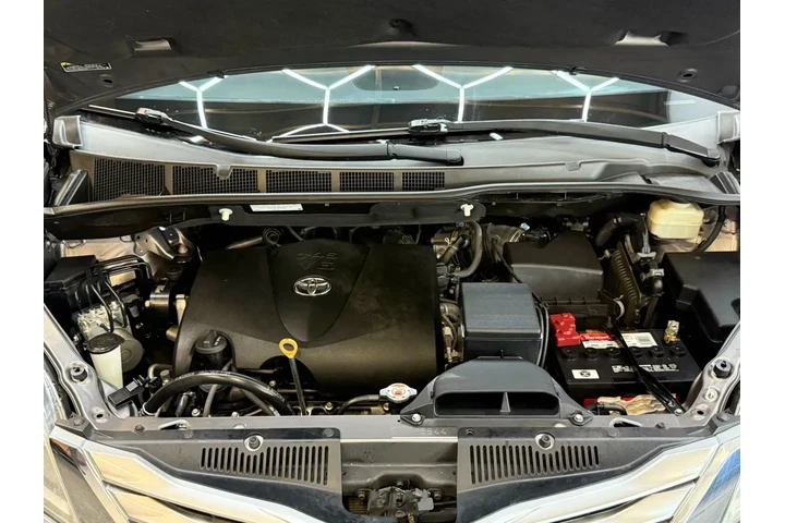 $23500 : 2017 TOYOTA SIENNA image 3
