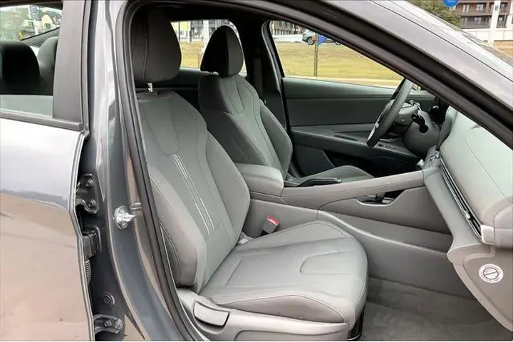 $19799 : Hyundai ELANTRA 2024 SEL 4dr image 7